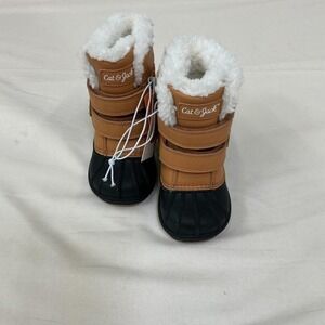 Brand new with tags Cat & Jack kids winter snow boots in size
